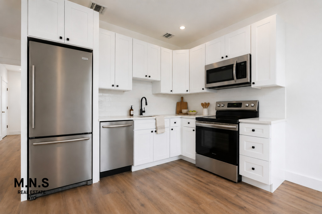 20-14 41st Street Garden Steinway-Ditmars Queens NY 11105